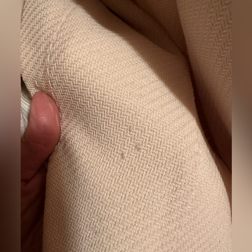 Emanuel Ungaro wool BlazerWith RemovableFur CollarVintage statement piece
Size 8 - Picture 9 of 9